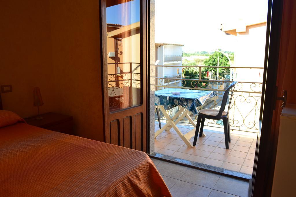 Sa Marina Acomodação com café da manhã La Caletta Exterior foto